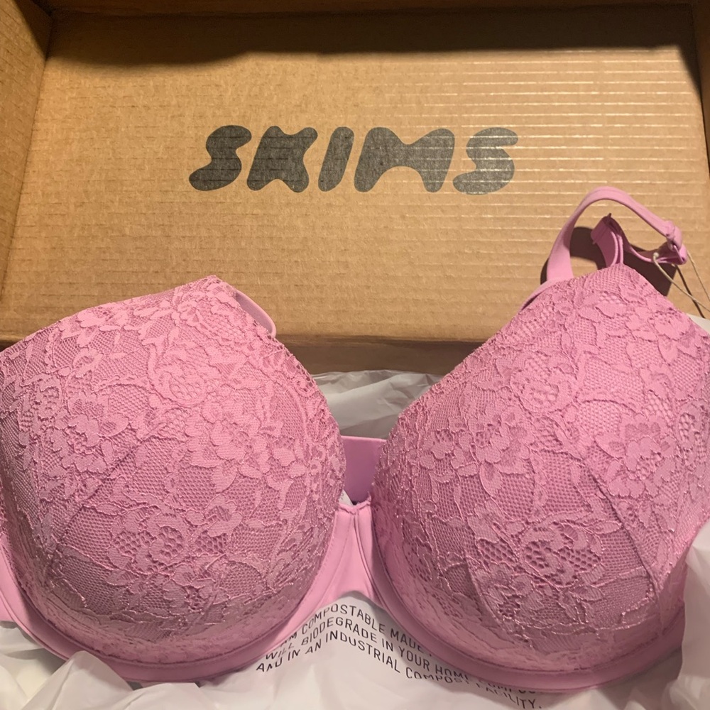 I’m selling 4 Skims bras together as a bundle, all 36DD (36E). Colors as shown. - Picture 13 of 16